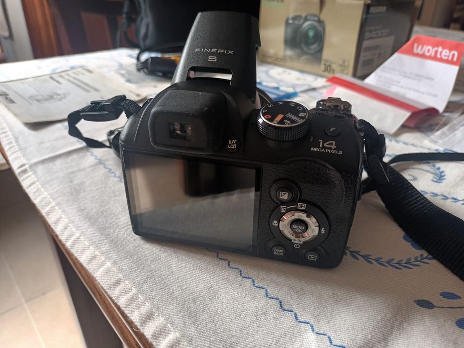 Máquina Fotográfica S4000
E