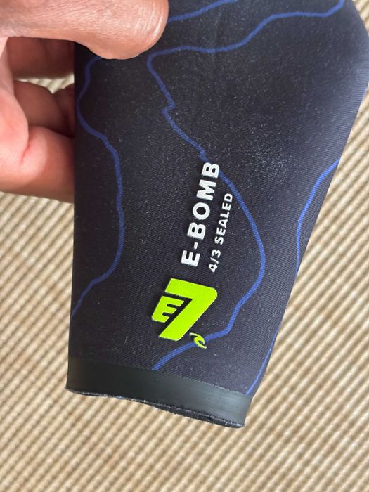 Fato surf Rip Curl E bomb 4/3 como novo