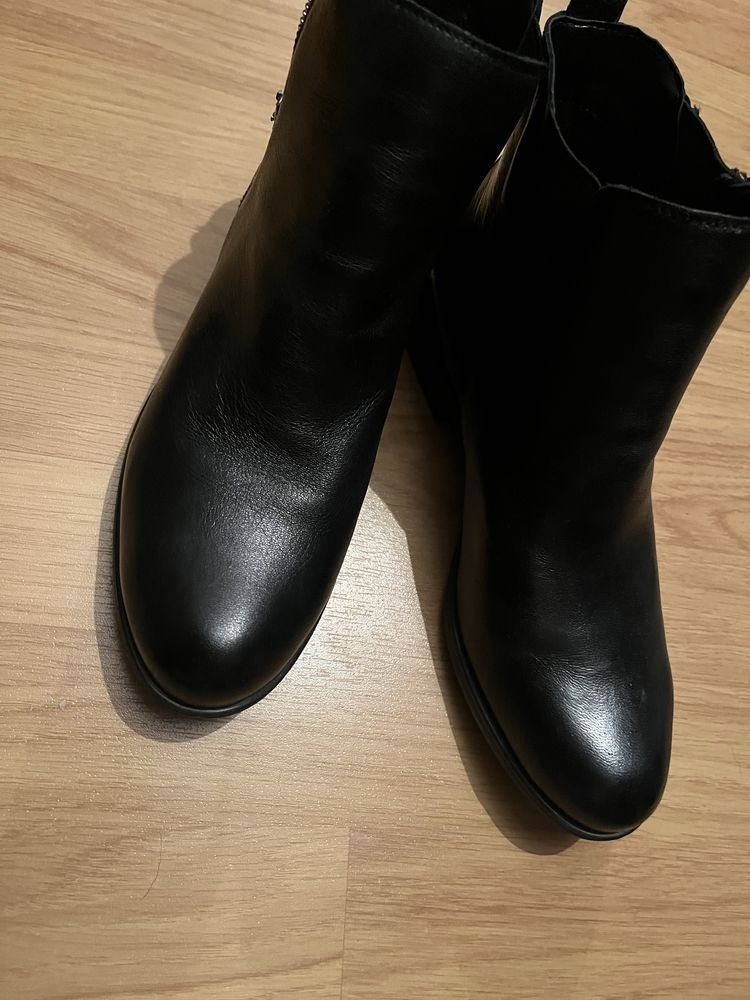 Buty skorzane r. 38/39 firma Bata