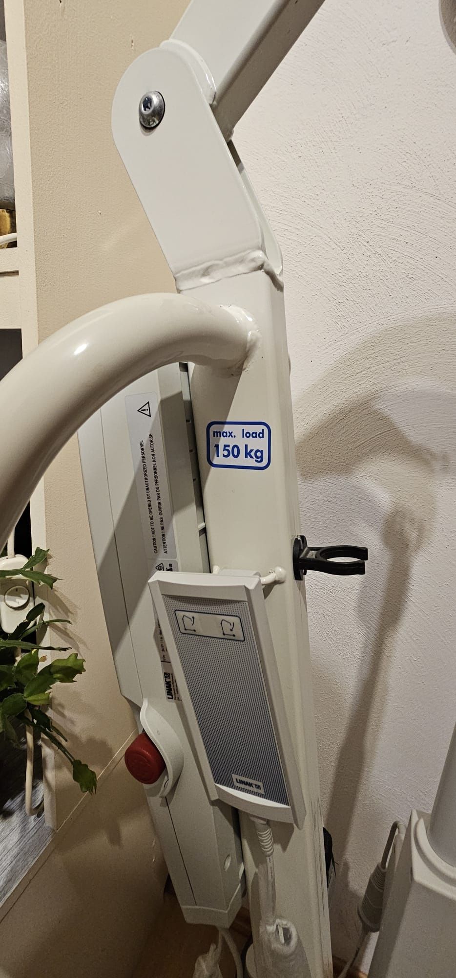 Podnośnik jezdny dla osoby niepełnosprawnej