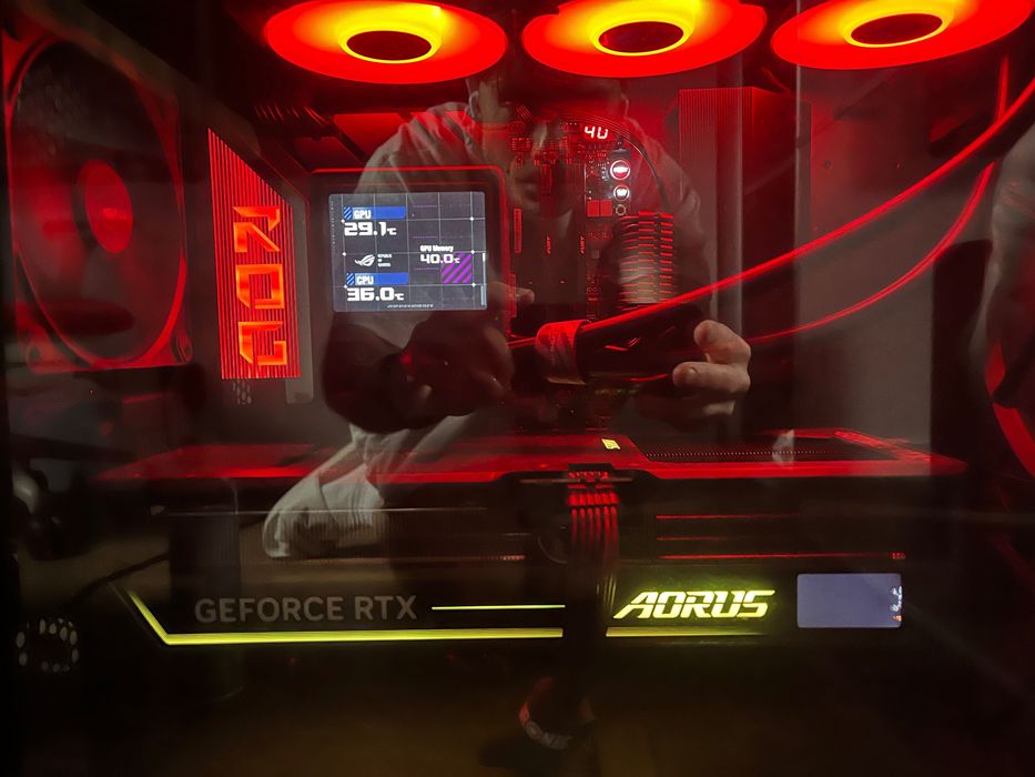 PC: RTX 5090/Ryzen 9 9950X3D/64GB RAM/4TB SSD/X870E/1500W