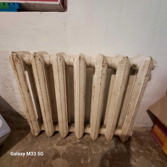 Продам чугунну батарею б/у