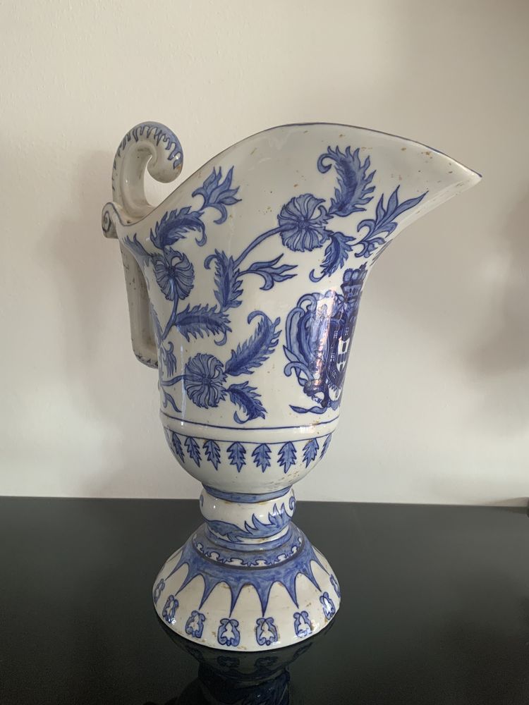 Pote porcelana azul e branco pintado à mão