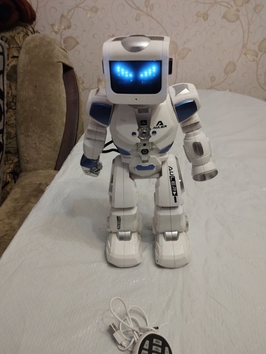 Продам робота на пульті керування