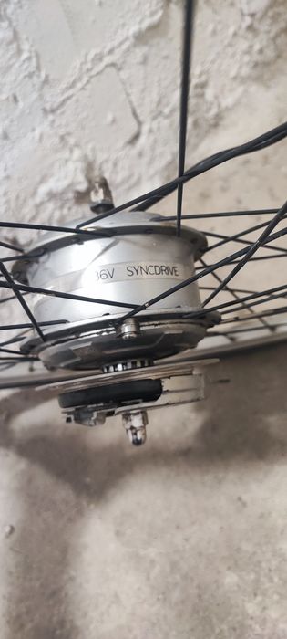 Przednie koło elektryczne Giant 36V syncdrive