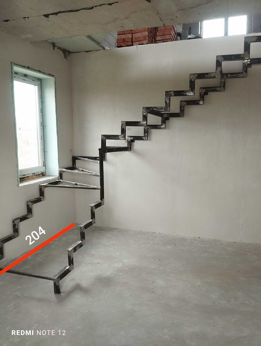 Продам сходи металеві