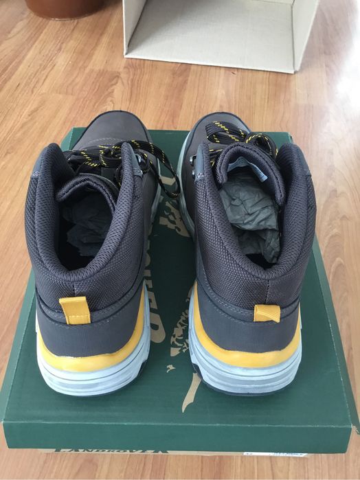 Ботинки- кроссовки фирмы Лэндровер