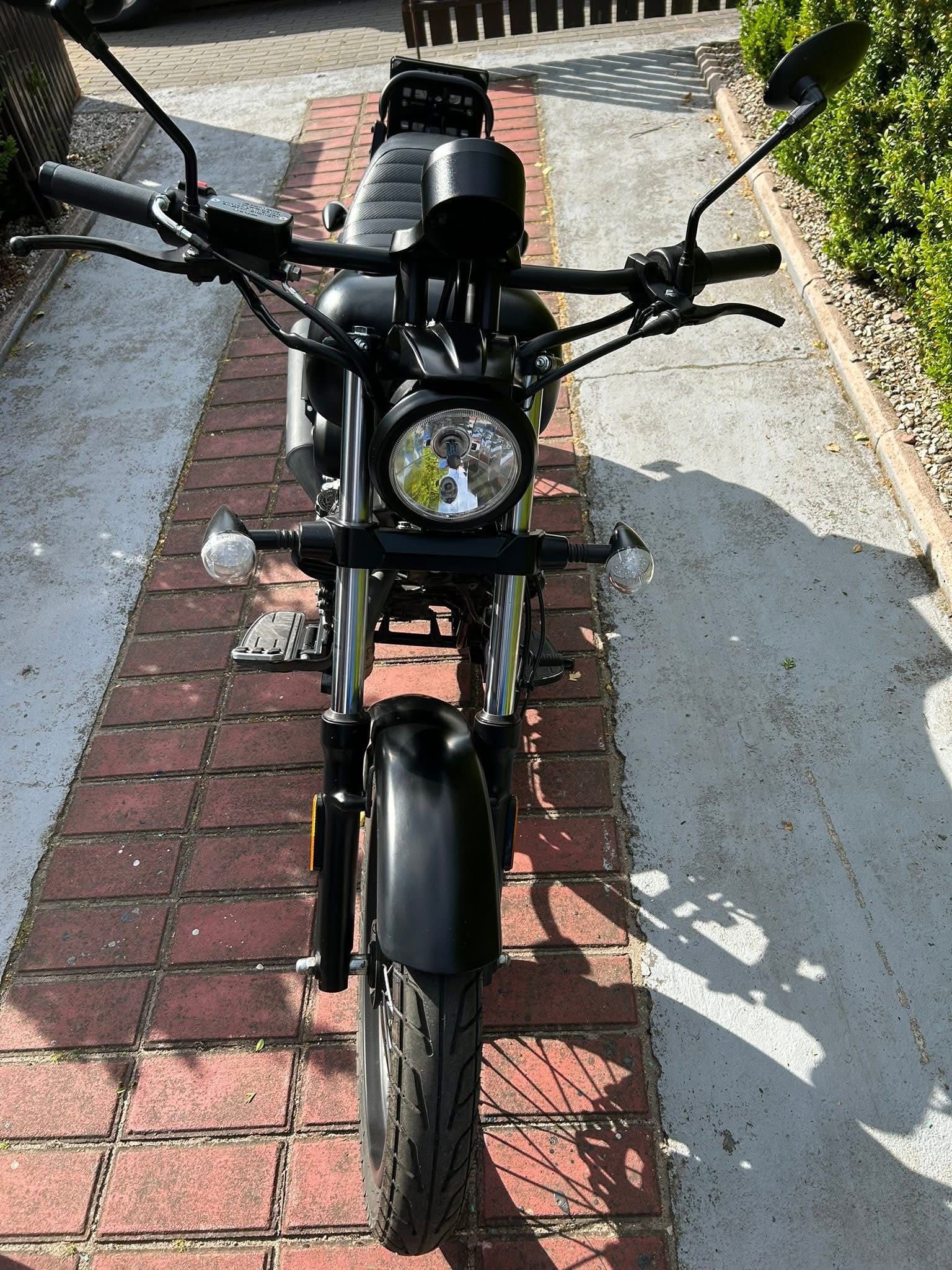 Motocykl Junak M12 Vantage