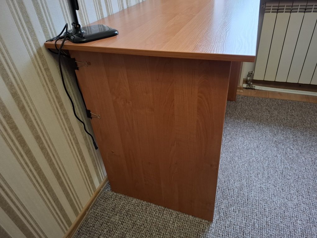 Продам стіл письмовий