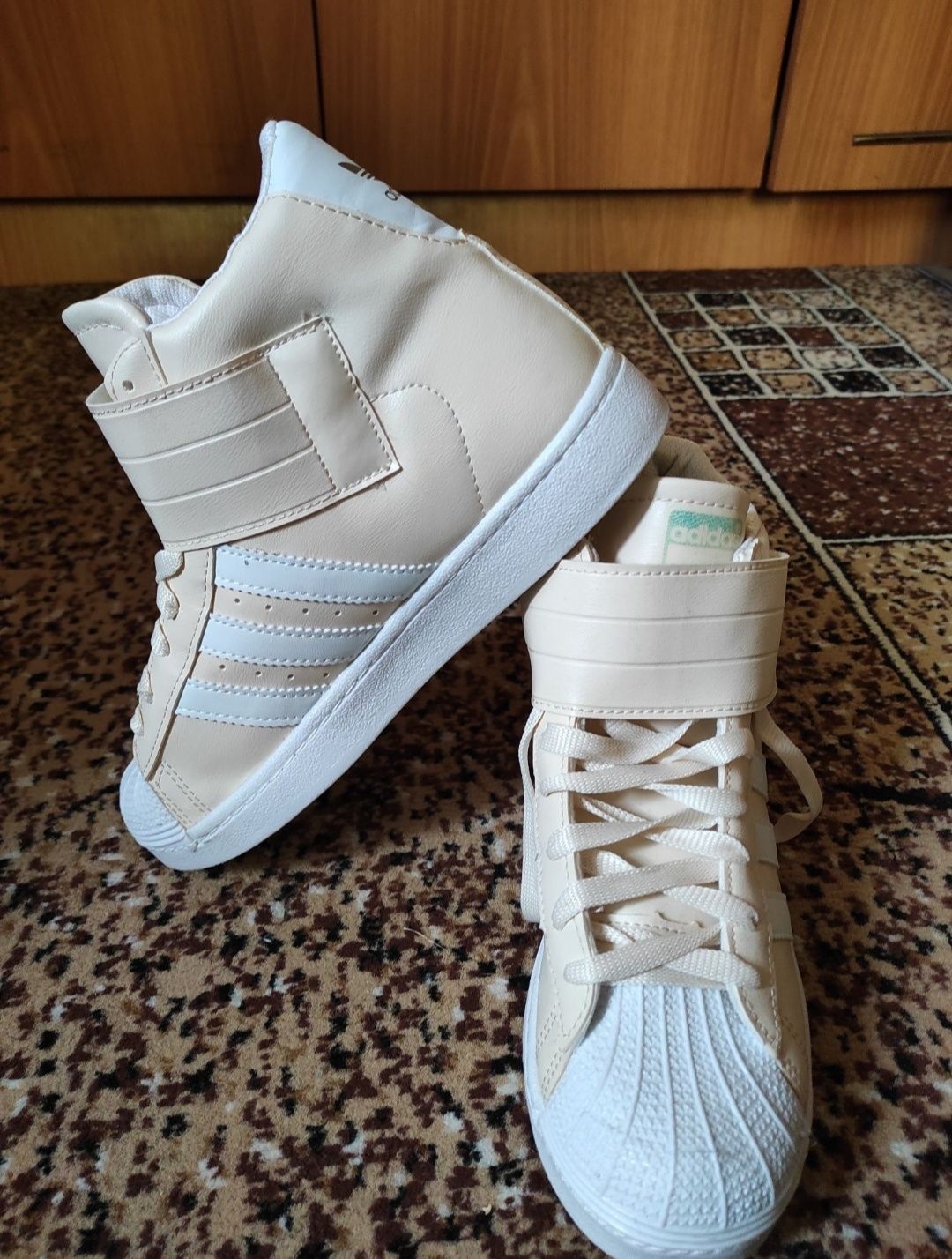 Кросівки Adidas .