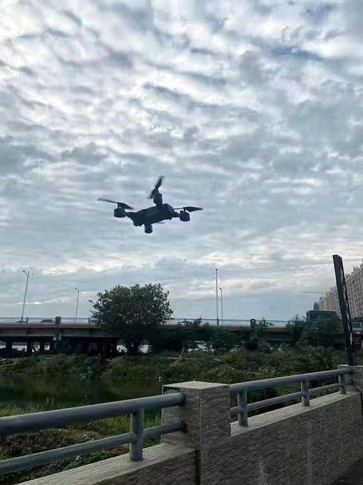 Дрон, Квадрокоптер три АКБ