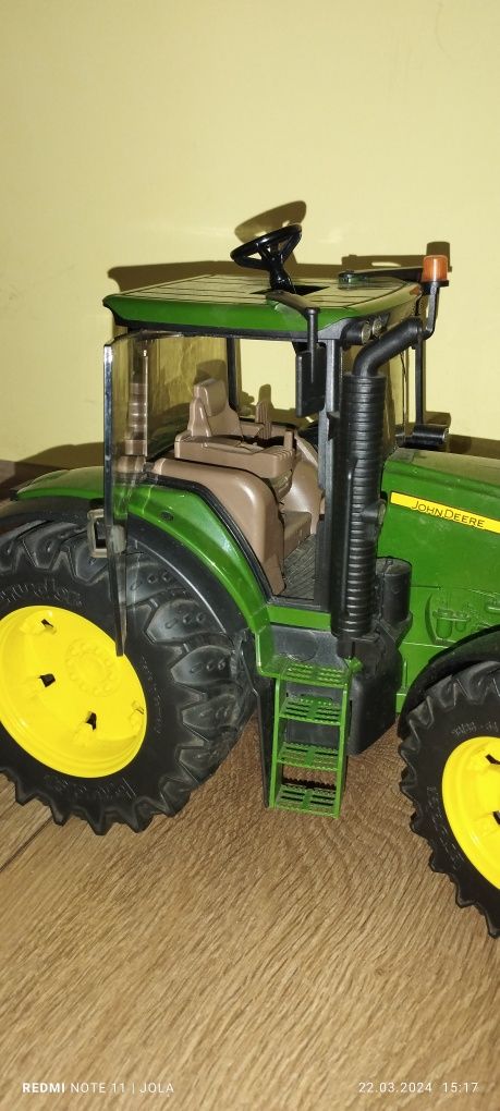 Traktor z turem Bruder 7930 John Deere