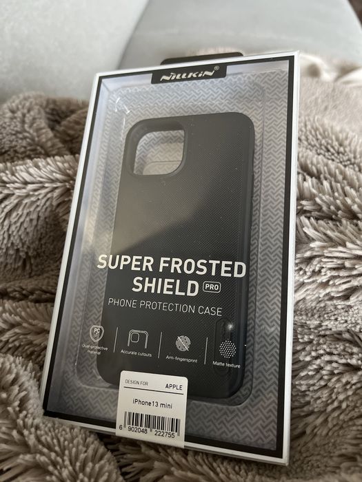 Nillkin etui Synthetic Fiber Carbon iPhone 13 czarny