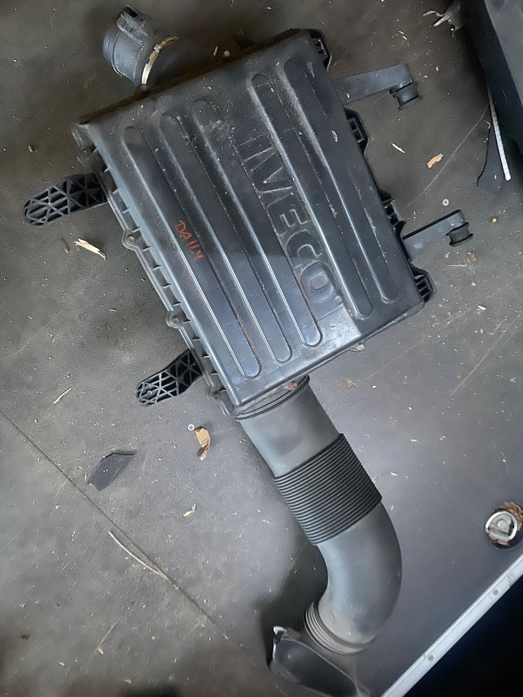 Iveco Daily 14-20 filtr powietrza obudowa 2.3 hpi części