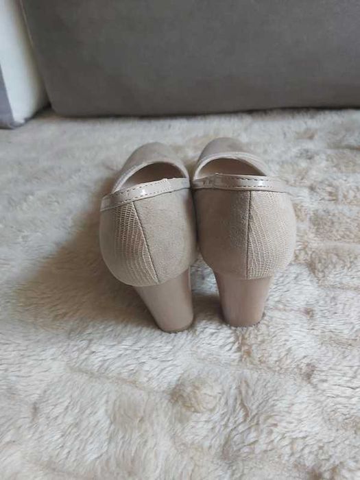 Markowe buty z firmy Clara Barson