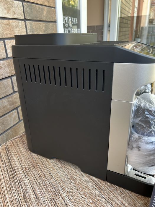 Кофемашина DeLonghi MAGNIFICA