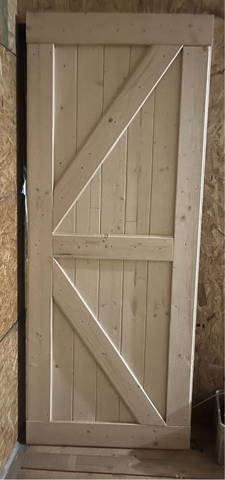 Drzwi drewniane-skrzydło przesuwne