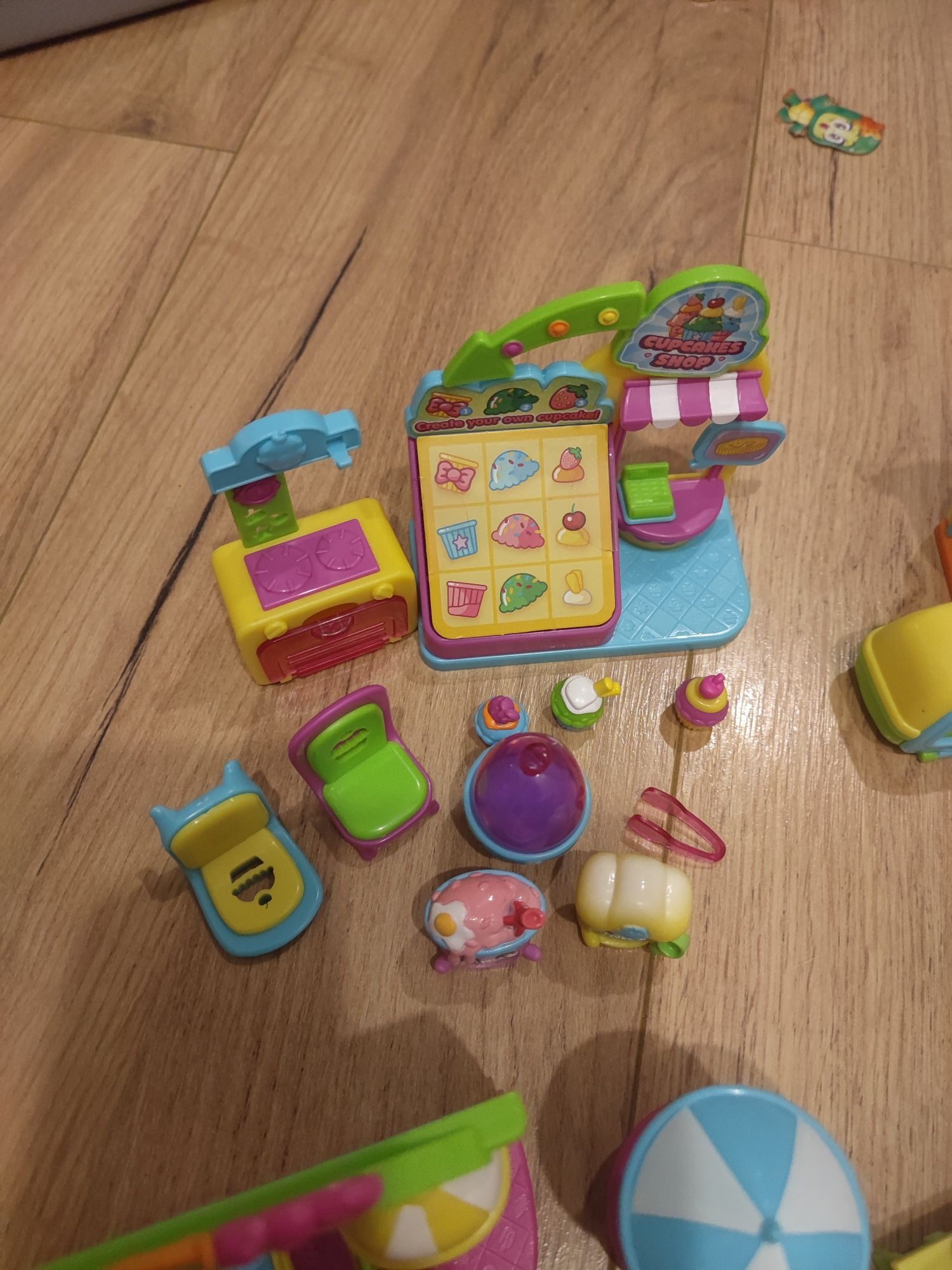 Zestaw 4 sztuk moji pops cukiernia lodziarnia pet club party time