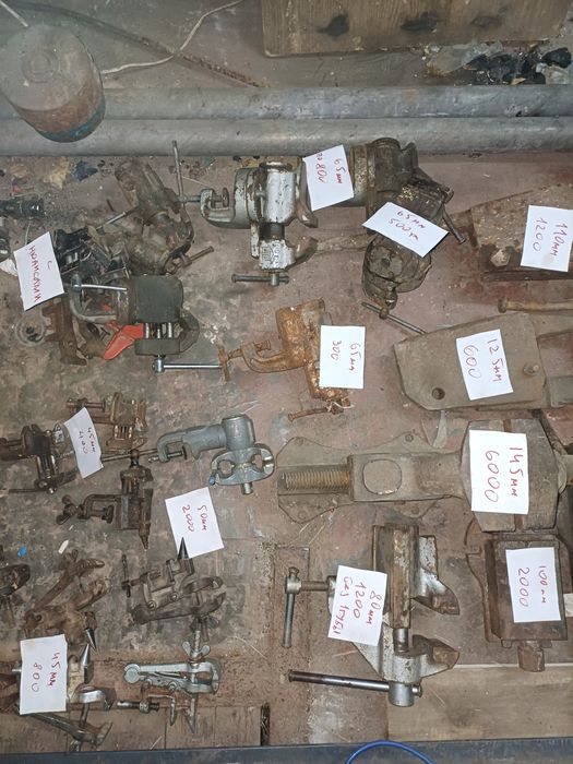 Домкраты. Топоры,Тиски станочные. кузнечные, слесарные . Петли точеные