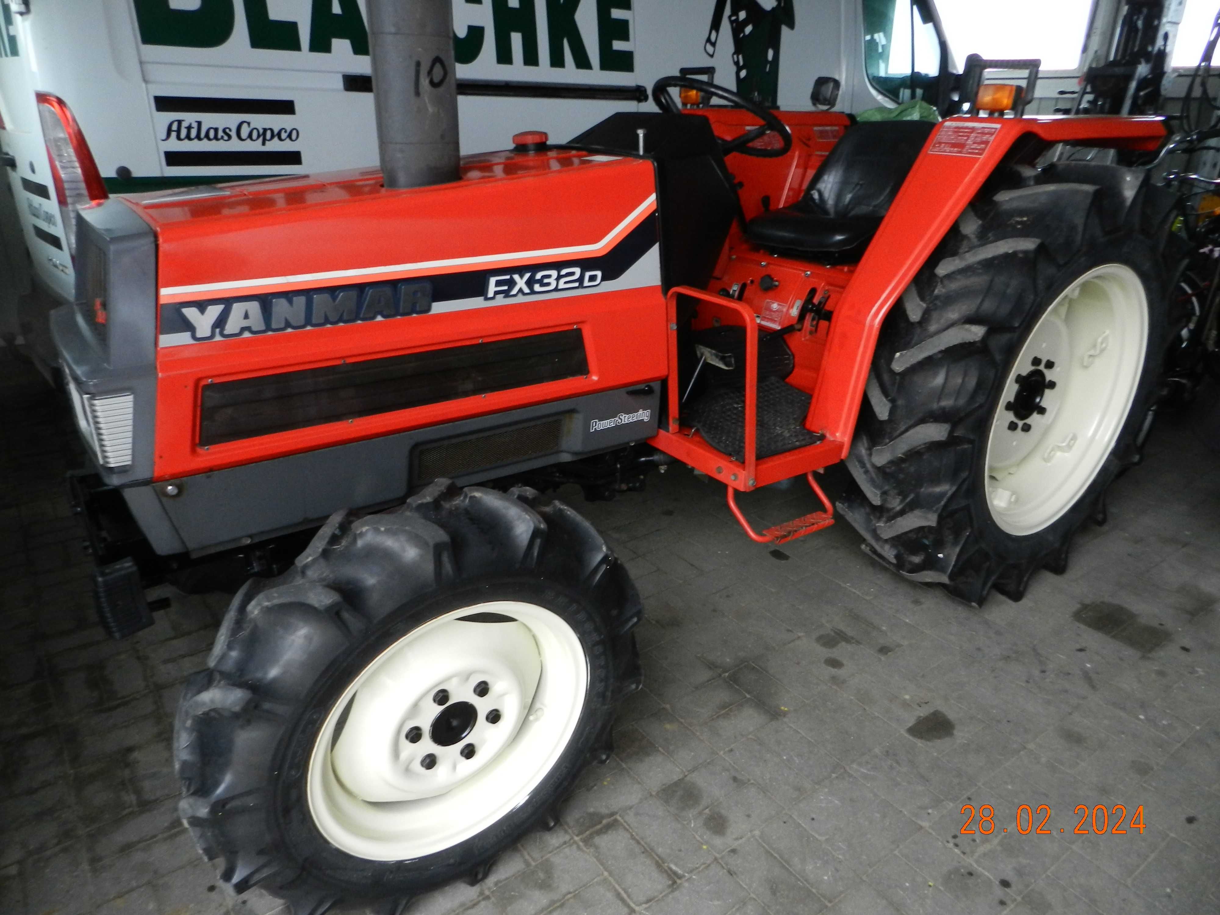 Traktorek Yanmar FX 32 D