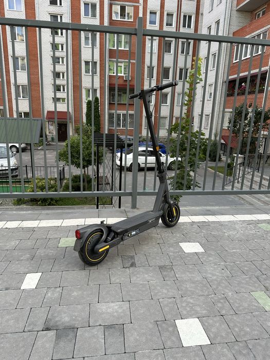 Електросамокат Ninebot G2