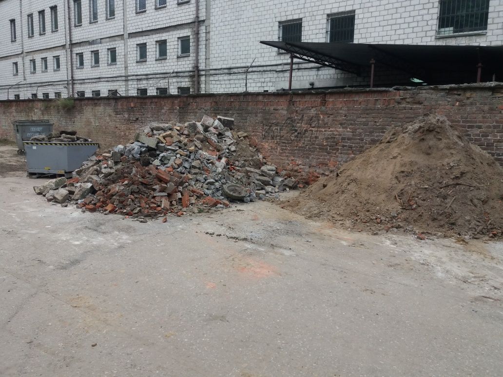 Doniczki plastik ziemia - gruz