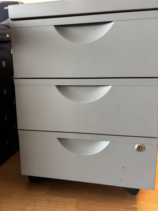 Gaveteiro cinzento rodas – 3 gavetas, com fechadura