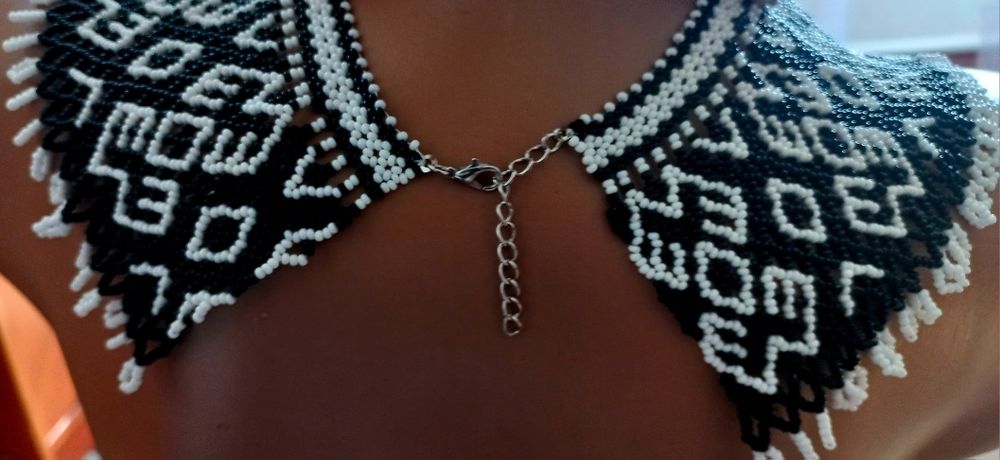 Прикраса на шию з