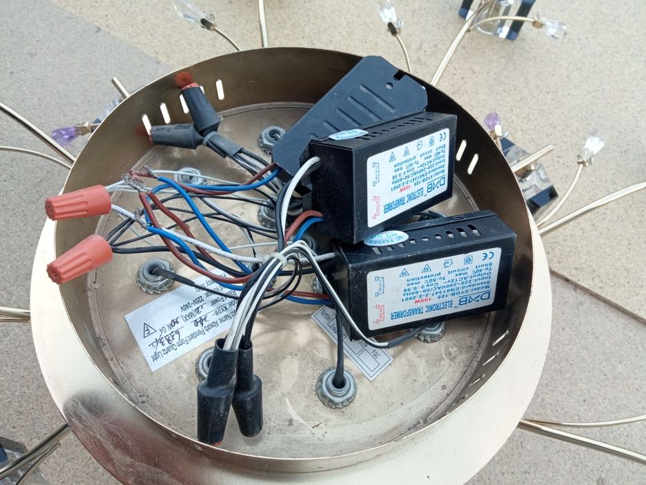 Продам люстру...