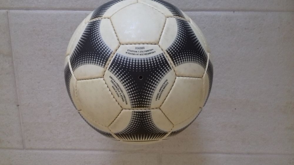 Bola ADIDAS anos 90 nova oficial