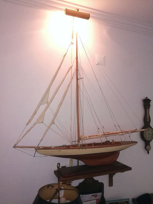 Veleiro em maquette decorativa, de clipper classe J