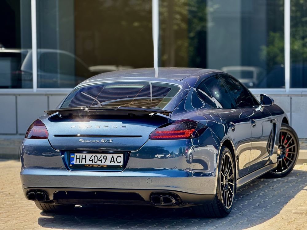 Porsche panamera GTS 4.8 2012