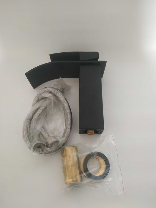 Змішувач для умивальника DongYan