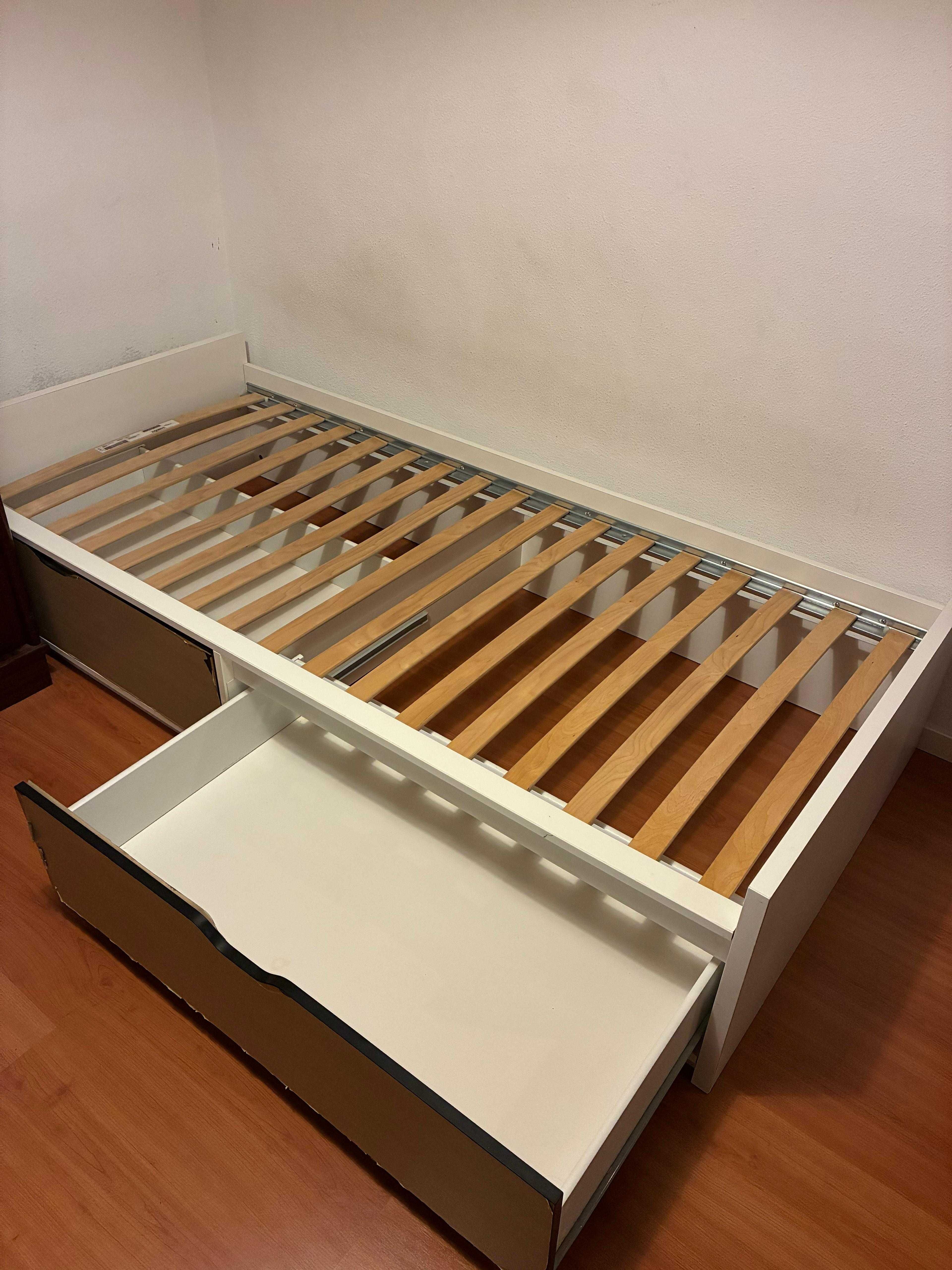 Cama de solteiro com gavetas