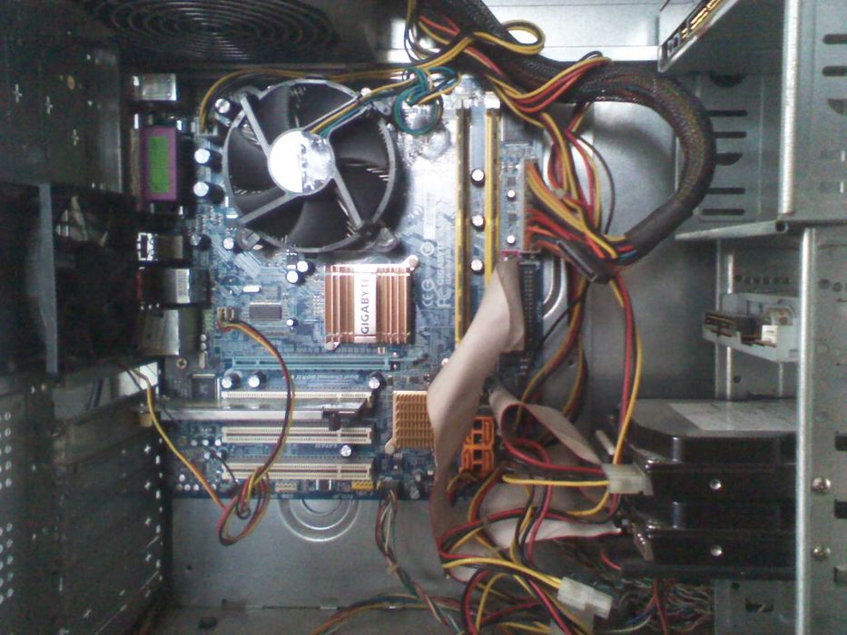 GIGABYTE GA-945GZM-S2 + Intel® Xeon® 5160 (3.1GHz/4MB/1333 MHz) + 2Gb