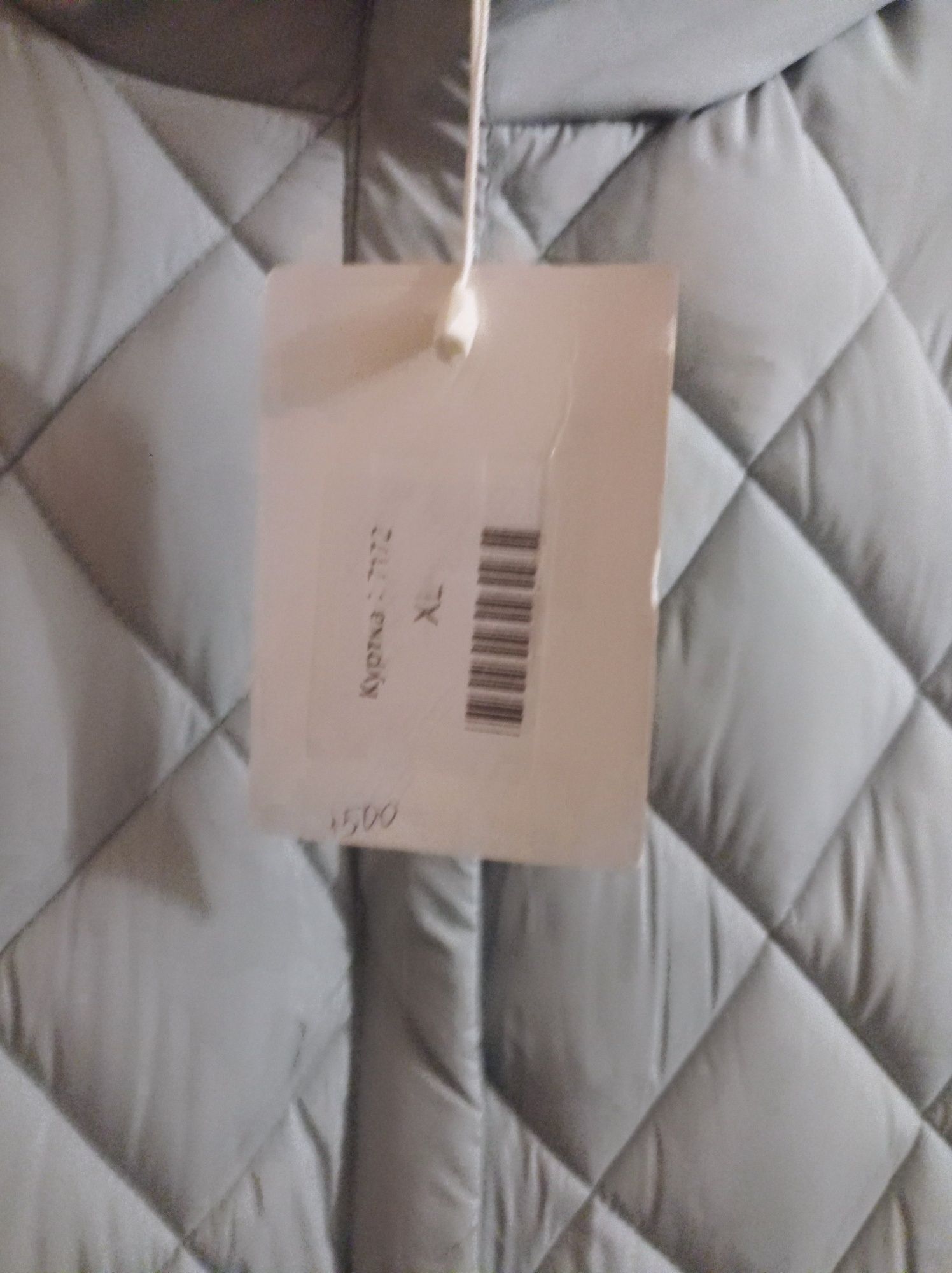 Продам нову куртку .