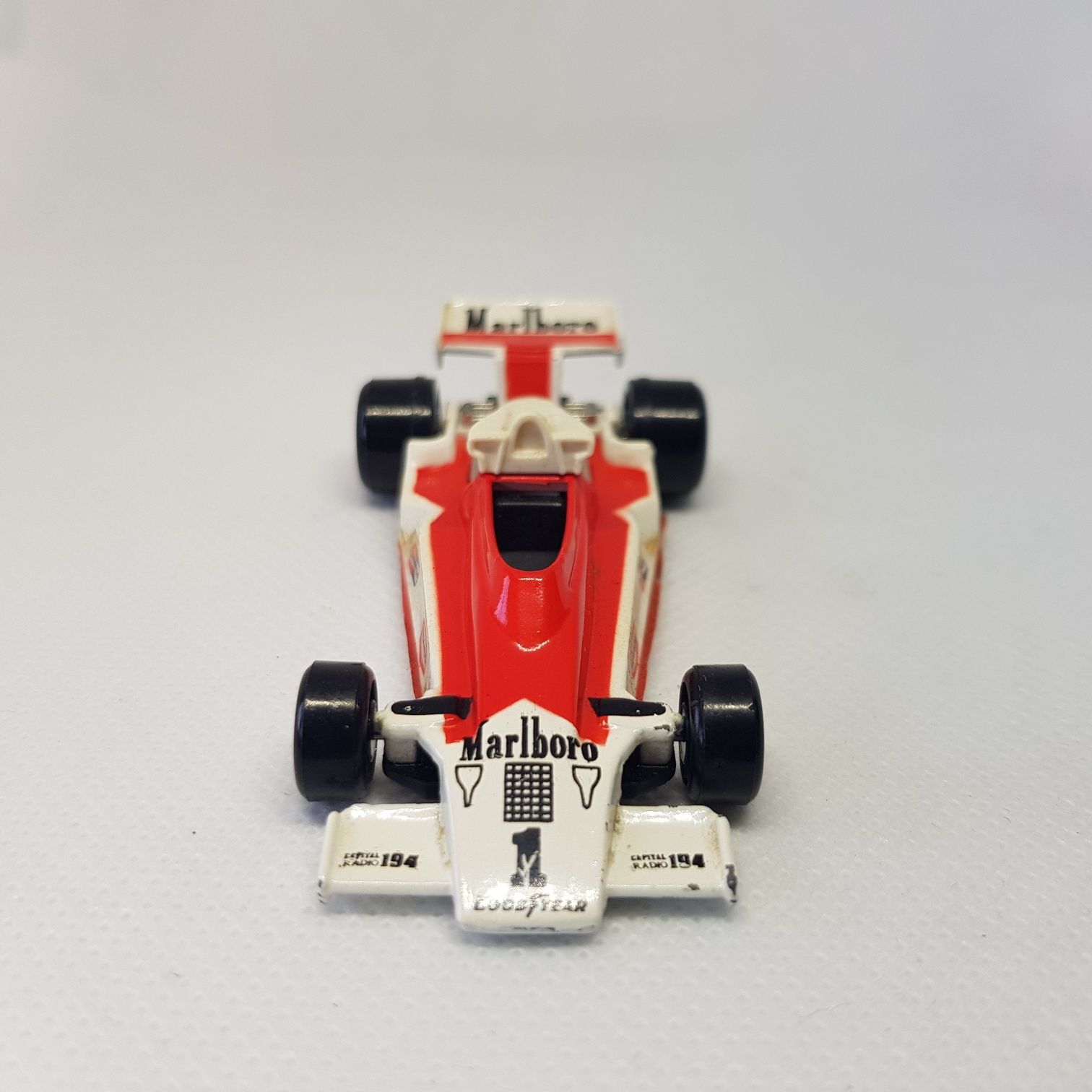 Tomica F39 McLaren M26 Ford