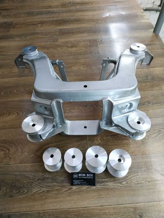 Комплект втулок заднього підрамника BMW Е36/46/82/90/91/92