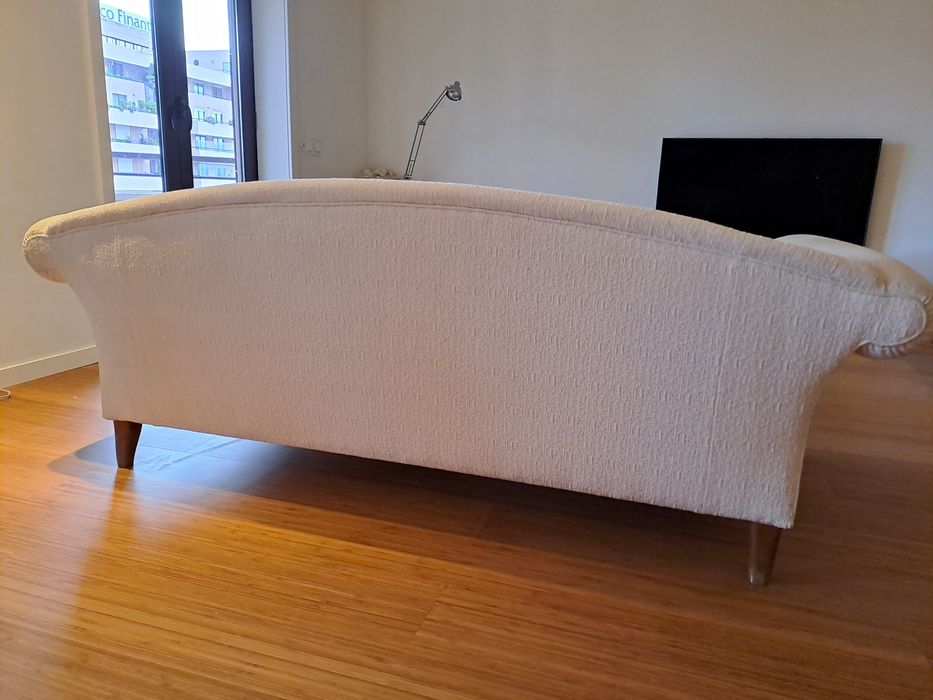 Sofá de três lugares