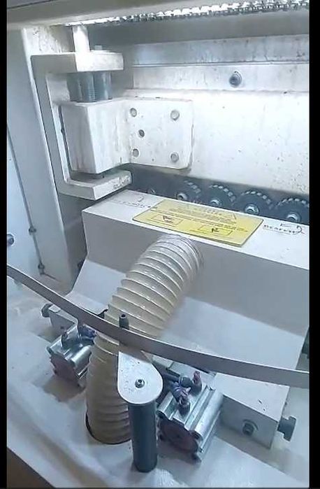 Orladora com tupias de entrada e arredondador