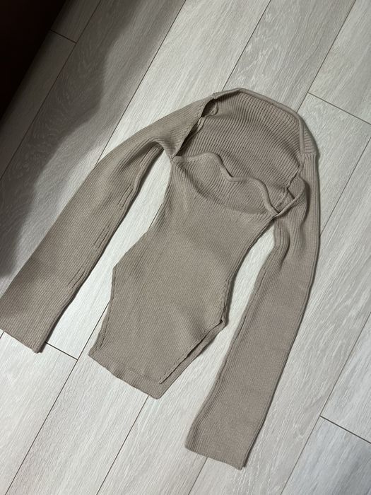 Кофтинка з вирізом