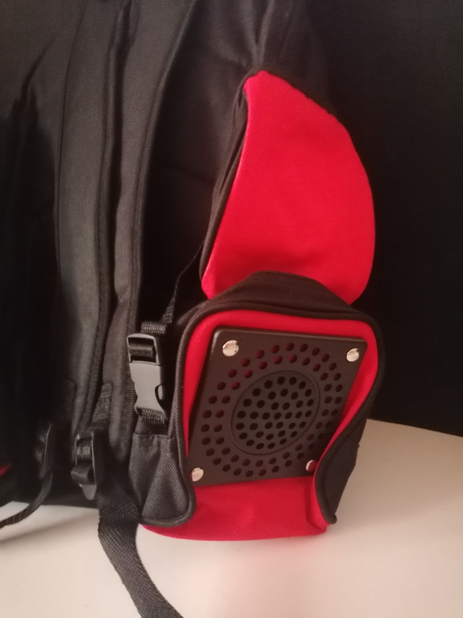 Mochila com colunas com publicidade da Coca-Cola