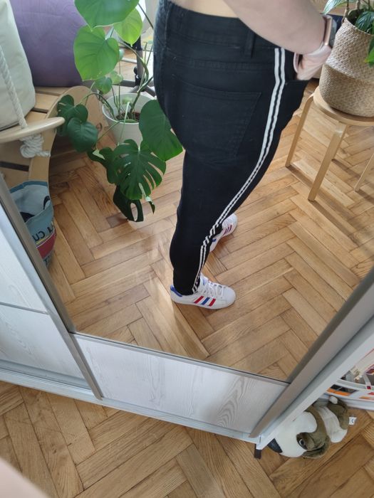 Czarne rurki spodnie z lampasem streach r. 40 New Look
