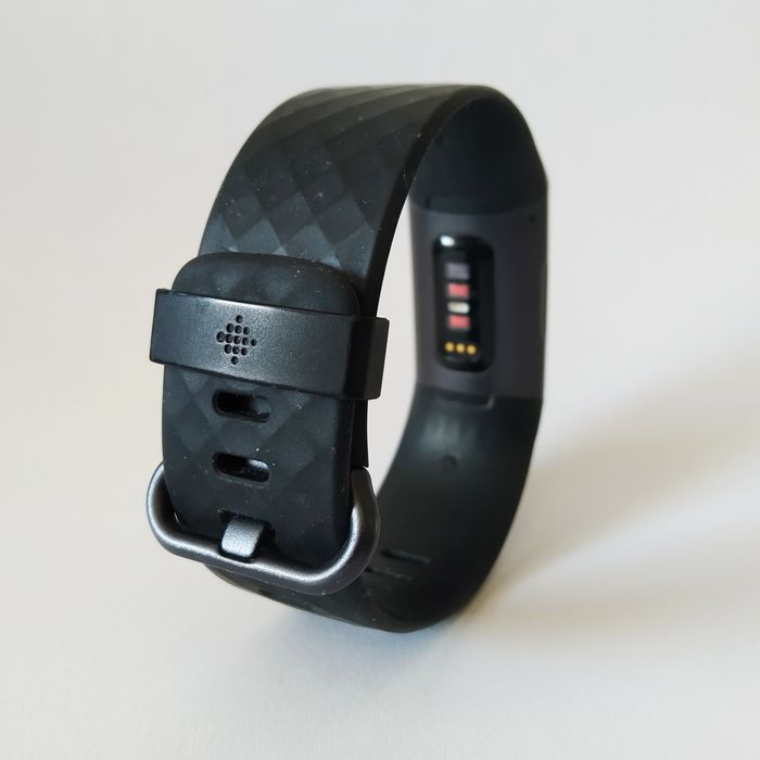 Фитнес браслет Fitbit Charge 3