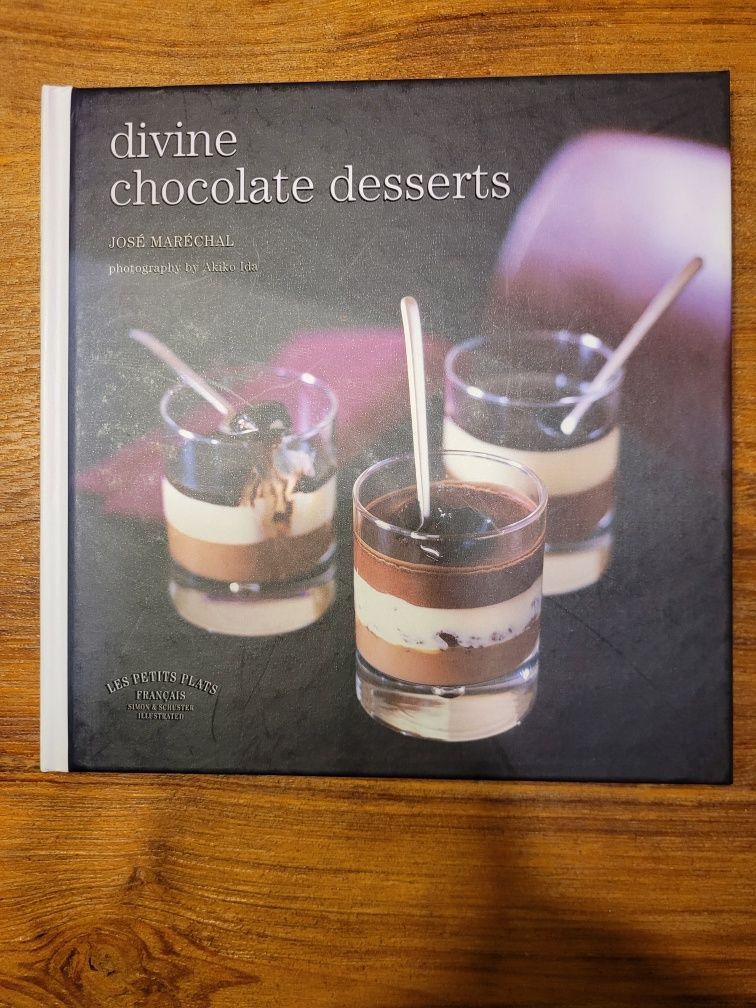 Książka kucharska "Divine Chocolate Desserts" po angielsku