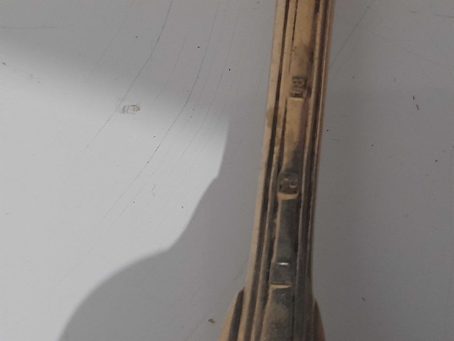 Seis colheres de Alpaca com três contrastes.