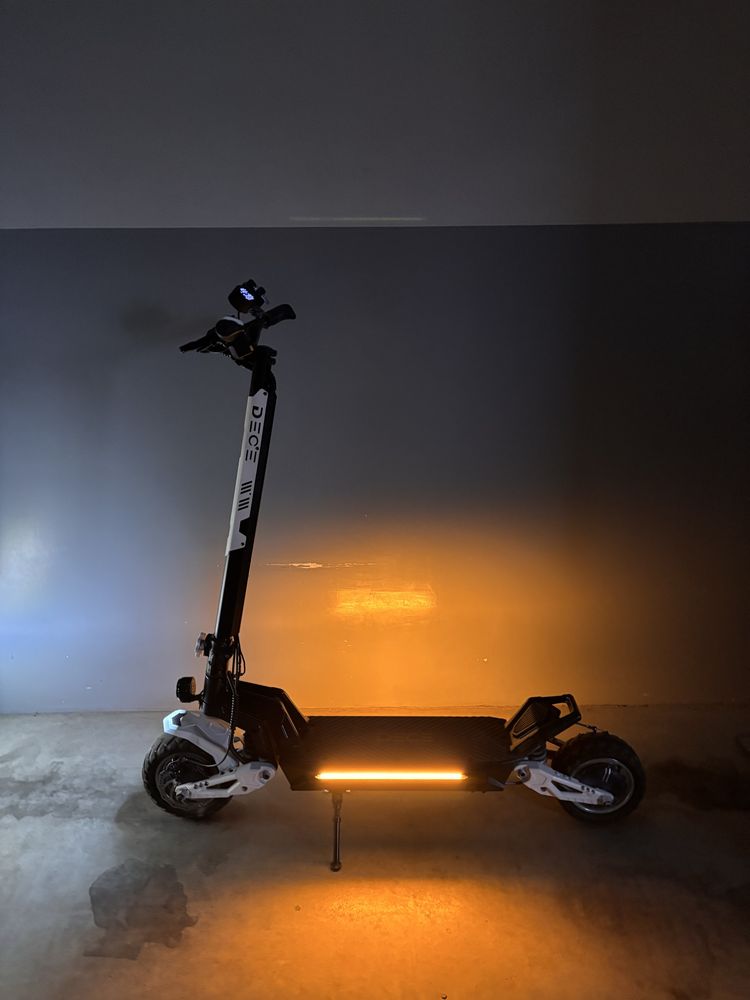 Sprzedam !uszkodzoną! hulajnogę elektryczną dece es20