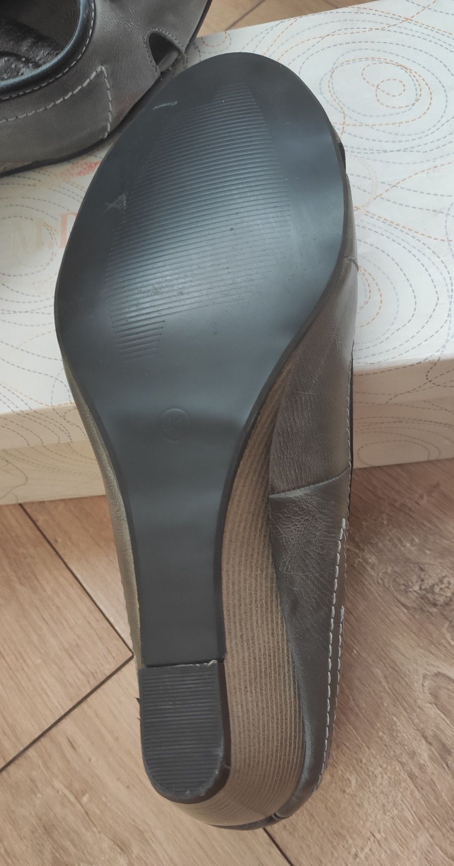 Buty na koturnie nowe