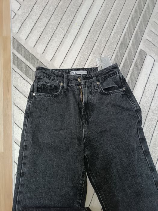 Чорні джинси підліток