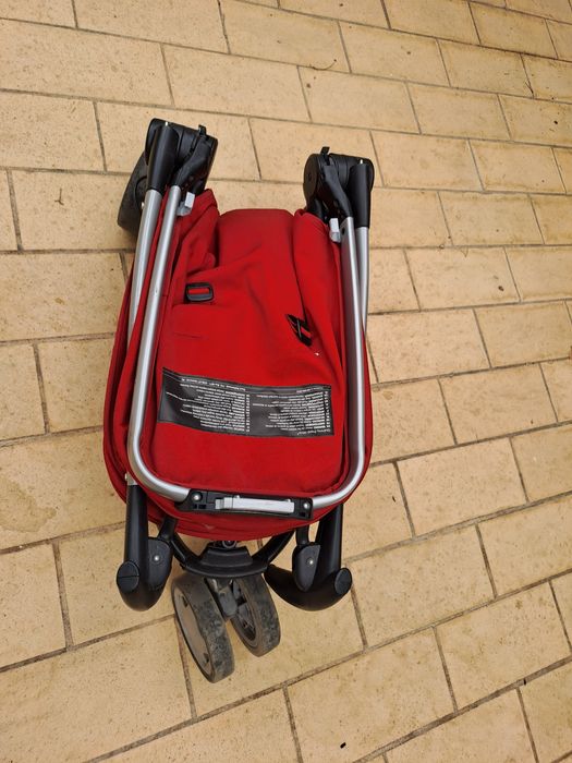 Carrinho de bebé Quinny red